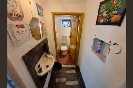 Casa à venda com 240m², 3 quartos e 2 vagasLavabo