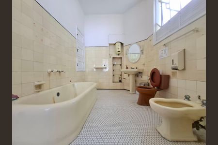 Casa à venda com 240m², 3 quartos e 2 vagasBanheiro da Suíte