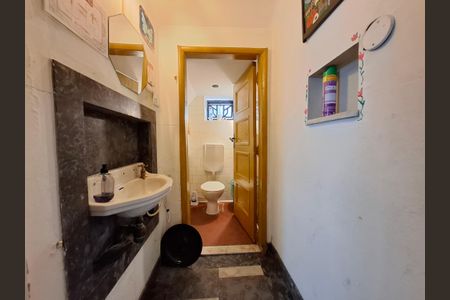 Casa à venda com 240m², 3 quartos e 2 vagasLavabo