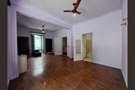 Casa à venda com 240m², 3 quartos e 2 vagasSuíte