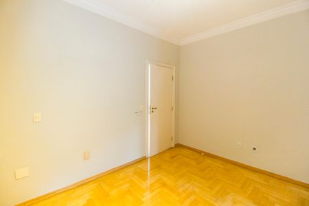 Casa de condomínio à venda com 560m², 4 quartos e 6 vagas Casa de condomínio à venda com 560m², 4 quartos e 6 vagasSuíte 4