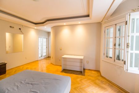 Casa de condomínio à venda com 560m², 4 quartos e 6 vagas Casa de condomínio à venda com 560m², 4 quartos e 6 vagasSuíte master