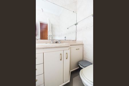 Casa de condomínio à venda com 560m², 4 quartos e 6 vagas Casa de condomínio à venda com 560m², 4 quartos e 6 vagasBanheiro da Suíte 3