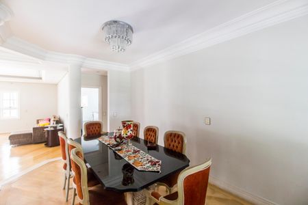 Casa de condomínio à venda com 560m², 4 quartos e 6 vagas Casa de condomínio à venda com 560m², 4 quartos e 6 vagasSala de Jantar