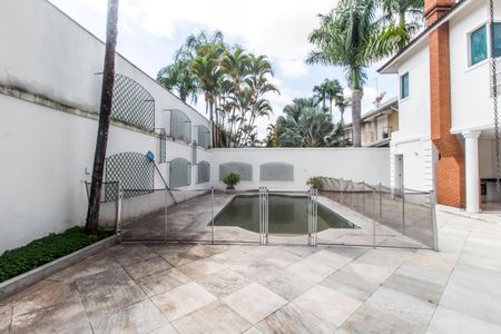 Casa de condomínio à venda com 560m², 4 quartos e 6 vagas Casa de condomínio à venda com 560m², 4 quartos e 6 vagasPiscina