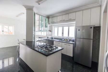 Casa de condomínio à venda com 560m², 4 quartos e 6 vagas Casa de condomínio à venda com 560m², 4 quartos e 6 vagasCozinha