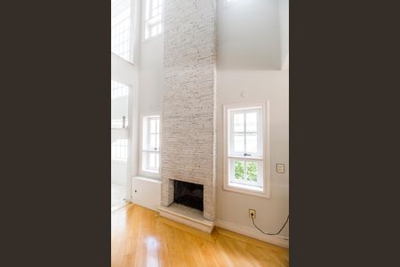 Casa de condomínio à venda com 560m², 4 quartos e 6 vagas Casa de condomínio à venda com 560m², 4 quartos e 6 vagasDetalhe