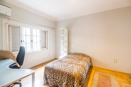 Casa de condomínio à venda com 560m², 4 quartos e 6 vagas Casa de condomínio à venda com 560m², 4 quartos e 6 vagasSuíte 3