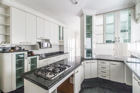 Casa de condomínio à venda com 560m², 4 quartos e 6 vagas Casa de condomínio à venda com 560m², 4 quartos e 6 vagasCozinha