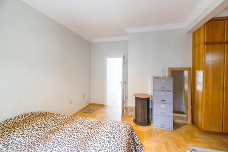 Casa de condomínio à venda com 560m², 4 quartos e 6 vagas Casa de condomínio à venda com 560m², 4 quartos e 6 vagasSuíte 3