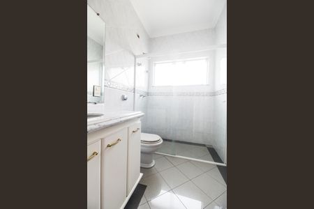 Casa de condomínio à venda com 560m², 4 quartos e 6 vagas Casa de condomínio à venda com 560m², 4 quartos e 6 vagasBanheiro da Suíte 4