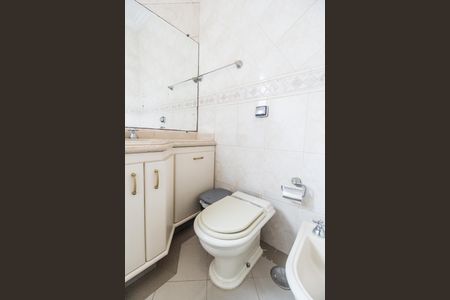 Casa de condomínio à venda com 560m², 4 quartos e 6 vagas Casa de condomínio à venda com 560m², 4 quartos e 6 vagasBanheiro da Suíte 3