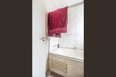 Casa de condomínio à venda com 560m², 4 quartos e 6 vagas Casa de condomínio à venda com 560m², 4 quartos e 6 vagasBanheiro da Suíte 3