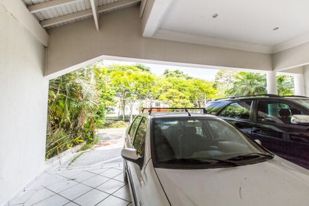 Casa de condomínio à venda com 560m², 4 quartos e 6 vagas Casa de condomínio à venda com 560m², 4 quartos e 6 vagasGaragem