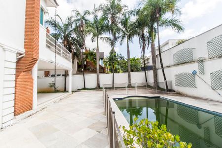 Casa de condomínio à venda com 560m², 4 quartos e 6 vagas Casa de condomínio à venda com 560m², 4 quartos e 6 vagasPiscina