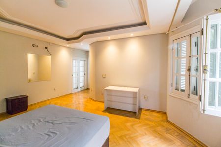 Casa de condomínio à venda com 560m², 4 quartos e 6 vagas Casa de condomínio à venda com 560m², 4 quartos e 6 vagasSuíte master