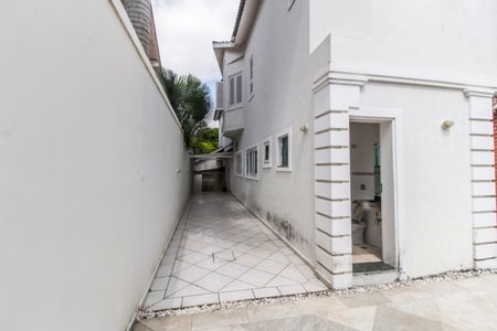 Casa de condomínio à venda com 560m², 4 quartos e 6 vagas Casa de condomínio à venda com 560m², 4 quartos e 6 vagasCorredor