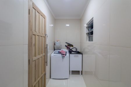 Casa à venda com 65m², 3 quartos e 2 vagasCozinha e Área de Serviço