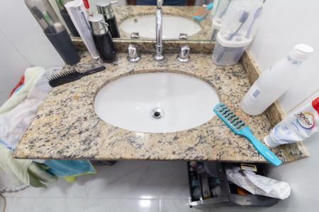 Casa à venda com 65m², 3 quartos e 2 vagasBanheiro