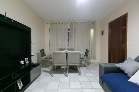 Casa à venda com 65m², 3 quartos e 2 vagasSala