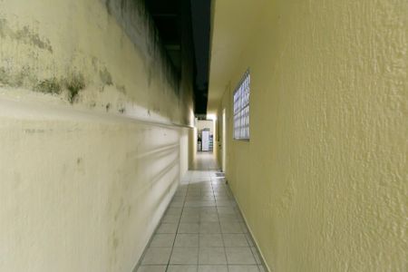 Casa à venda com 65m², 3 quartos e 2 vagasCorredor Externo 