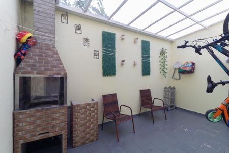 Casa à venda com 65m², 3 quartos e 2 vagasQuintal