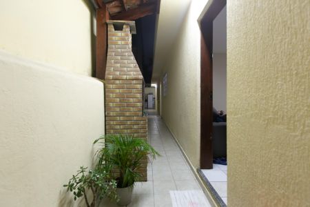 Casa à venda com 65m², 3 quartos e 2 vagasCorredor Externo 