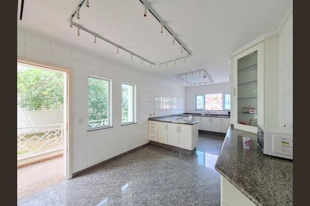 Casa à venda com 853m², 4 quartos e 20 vagas Casa à venda com 853m², 4 quartos e 20 vagasCozinha