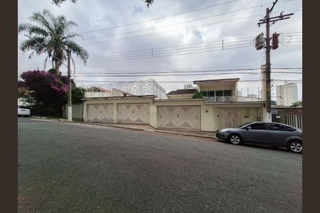 Casa à venda com 853m², 4 quartos e 20 vagas Casa à venda com 853m², 4 quartos e 20 vagasFachada