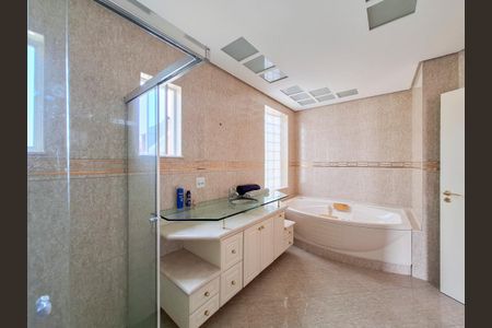 Casa à venda com 853m², 4 quartos e 20 vagas Casa à venda com 853m², 4 quartos e 20 vagasBanheiro Quarto 3