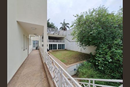 Casa à venda com 853m², 4 quartos e 20 vagas Casa à venda com 853m², 4 quartos e 20 vagasQuintal