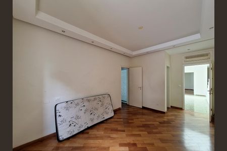 Casa à venda com 853m², 4 quartos e 20 vagas Casa à venda com 853m², 4 quartos e 20 vagasQuarto 2
