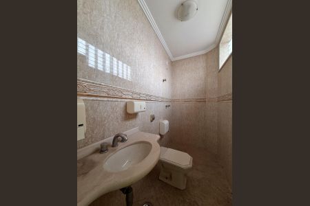 Casa à venda com 853m², 4 quartos e 20 vagas Casa à venda com 853m², 4 quartos e 20 vagasBanheiro Salão Piscina