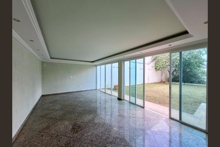 Casa à venda com 853m², 4 quartos e 20 vagas Casa à venda com 853m², 4 quartos e 20 vagasÁrea Comum - Salão de Festas