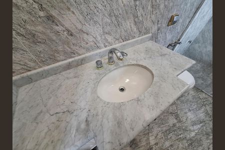 Casa à venda com 853m², 4 quartos e 20 vagas Casa à venda com 853m², 4 quartos e 20 vagasBanheiro quarto 1