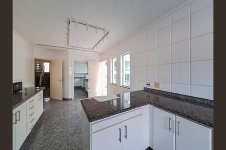 Casa à venda com 853m², 4 quartos e 20 vagas Casa à venda com 853m², 4 quartos e 20 vagasCozinha