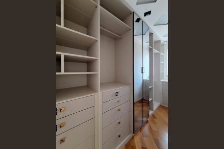 Casa à venda com 853m², 4 quartos e 20 vagas Casa à venda com 853m², 4 quartos e 20 vagasCloset Quarto 1