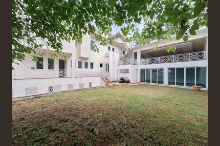 Casa à venda com 853m², 4 quartos e 20 vagas Casa à venda com 853m², 4 quartos e 20 vagasQuintal