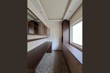 Casa à venda com 853m², 4 quartos e 20 vagas Casa à venda com 853m², 4 quartos e 20 vagasEscritório