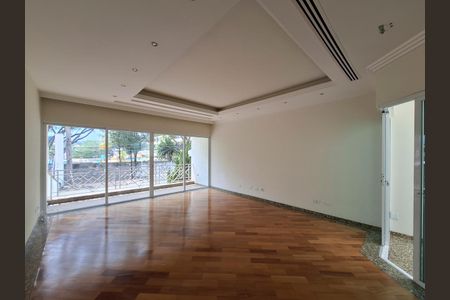 Casa à venda com 853m², 4 quartos e 20 vagas Casa à venda com 853m², 4 quartos e 20 vagasSala tv