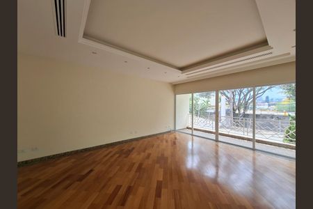 Casa à venda com 853m², 4 quartos e 20 vagas Casa à venda com 853m², 4 quartos e 20 vagasSala tv