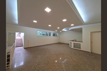 Casa à venda com 853m², 4 quartos e 20 vagas Casa à venda com 853m², 4 quartos e 20 vagasÁrea Comum - Salão Piscina