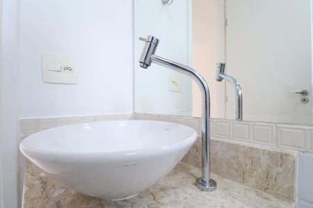 Apartamento à venda com 92m², 2 quartos e 2 vagasDetalhe do Banheiro da Suite