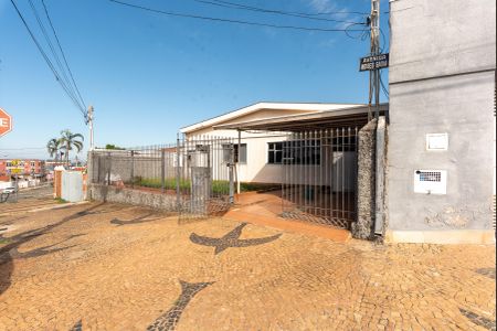 Casa à venda com 274m², 3 quartos e 3 vagas Casa à venda com 274m², 3 quartos e 3 vagasFachada