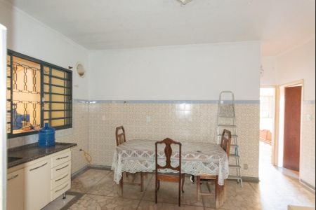 Casa à venda com 274m², 3 quartos e 3 vagas Casa à venda com 274m², 3 quartos e 3 vagasCozinha