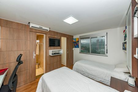 Apartamento à venda com 325m², 3 quartos e 4 vagas Apartamento à venda com 325m², 3 quartos e 4 vagasSuíte 3