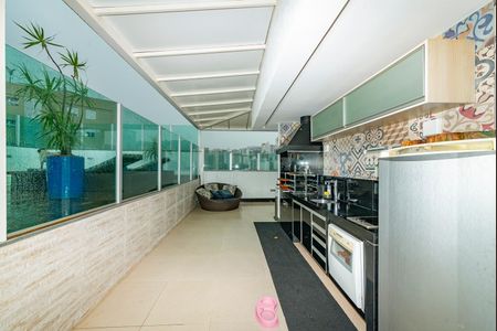 Apartamento à venda com 325m², 3 quartos e 4 vagas Apartamento à venda com 325m², 3 quartos e 4 vagasVaranda gourmet