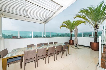 Apartamento à venda com 325m², 3 quartos e 4 vagas Apartamento à venda com 325m², 3 quartos e 4 vagasVaranda gourmet