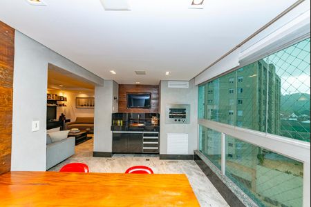 Apartamento à venda com 325m², 3 quartos e 4 vagas Apartamento à venda com 325m², 3 quartos e 4 vagasVaranda da Sala 1