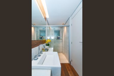 Apartamento à venda com 325m², 3 quartos e 4 vagas Apartamento à venda com 325m², 3 quartos e 4 vagasBanheiro Social